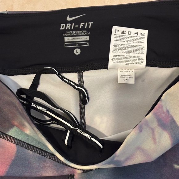 NIKE ForeveRun Epic Lux Tights in Lava Print - NWOT - Picture 5 of 8